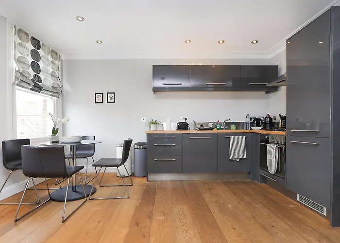 Bright And Modern 2 Bed Flat