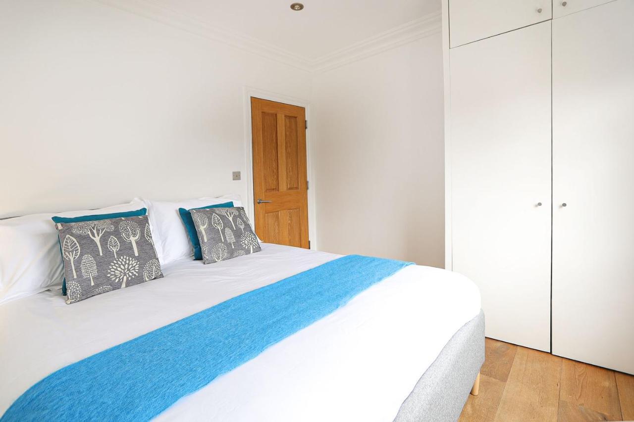 Bright And Modern 2 Bed Flat