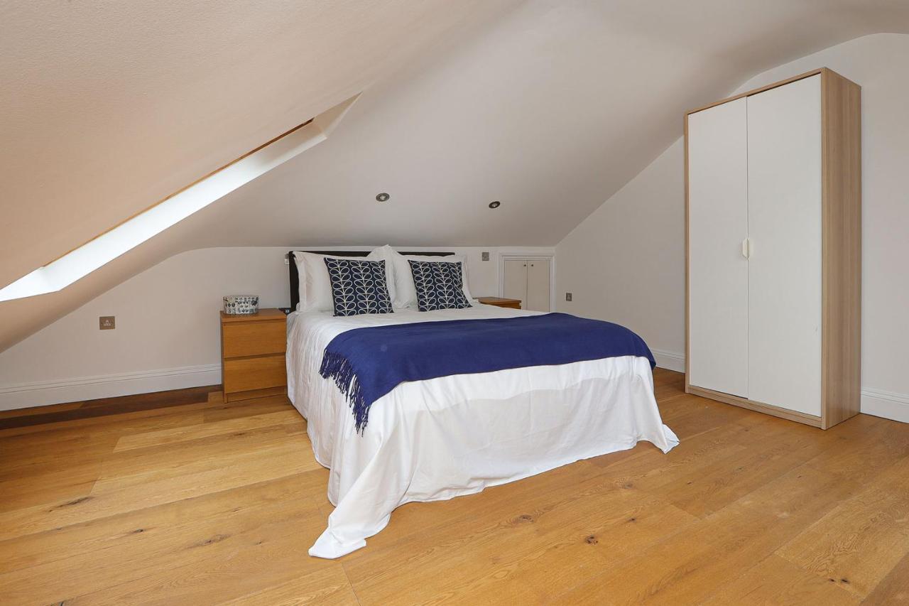 Bright And Modern 2 Bed Flat Apartment London