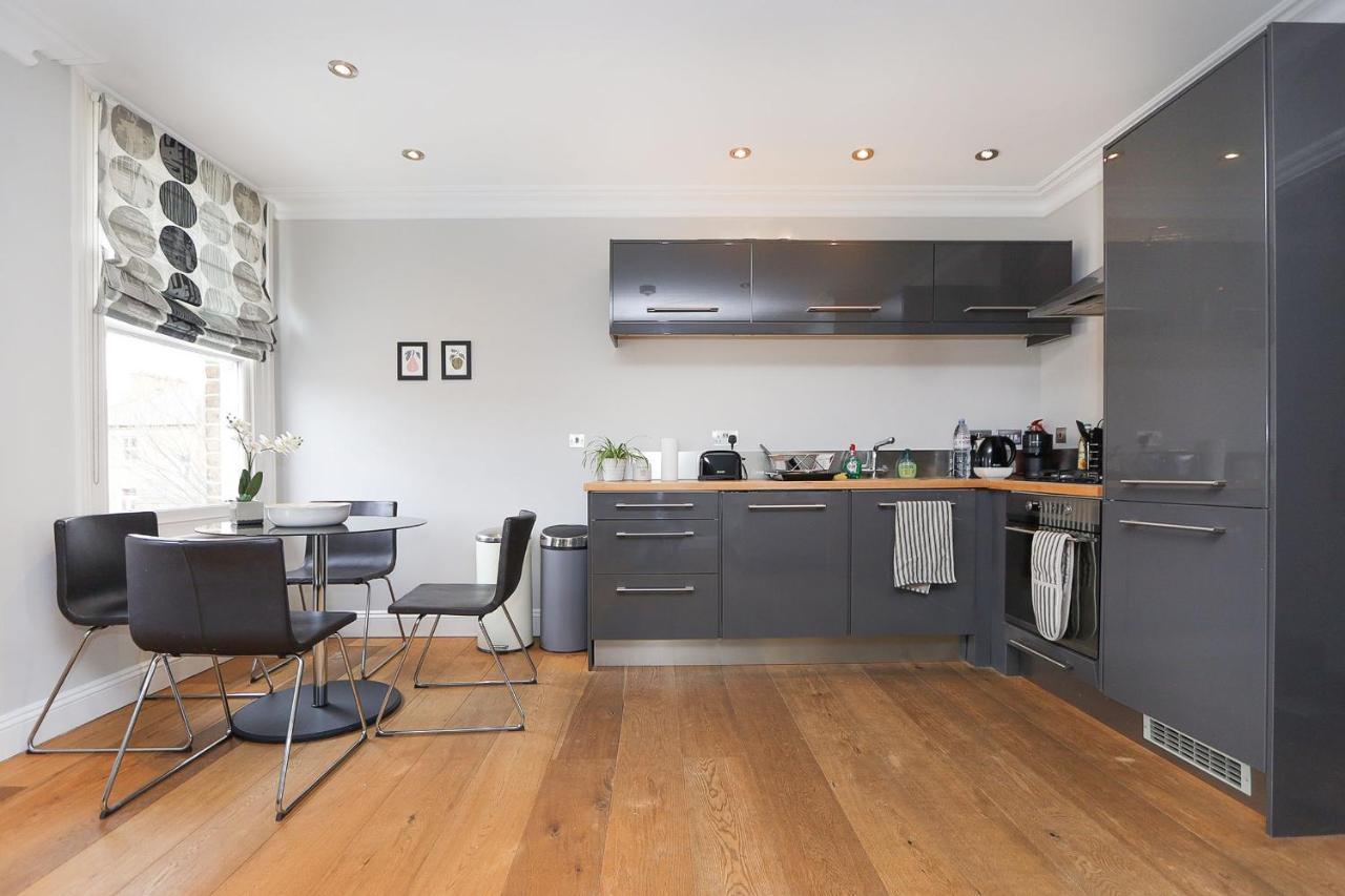 Bright And Modern 2 Bed Flat * London