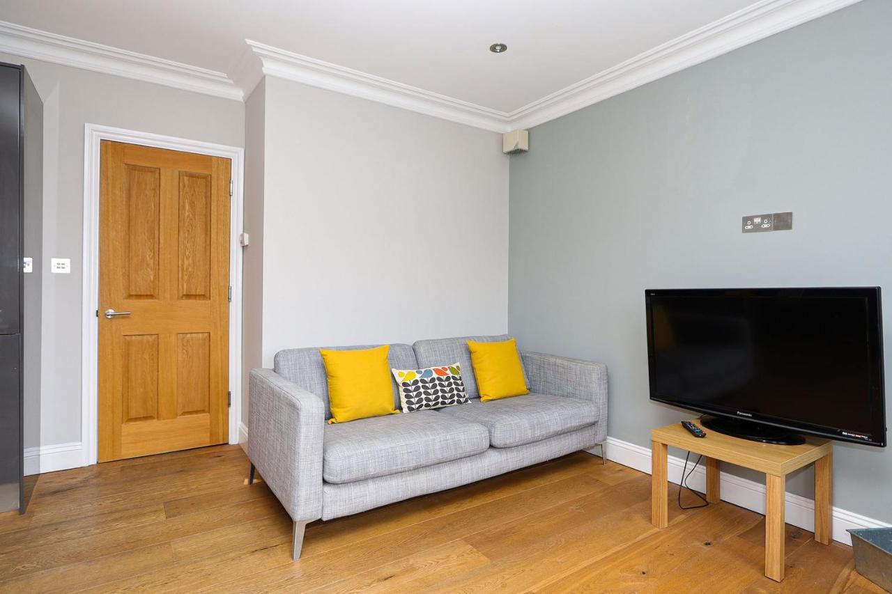 Bright And Modern 2 Bed Flat Apartment *