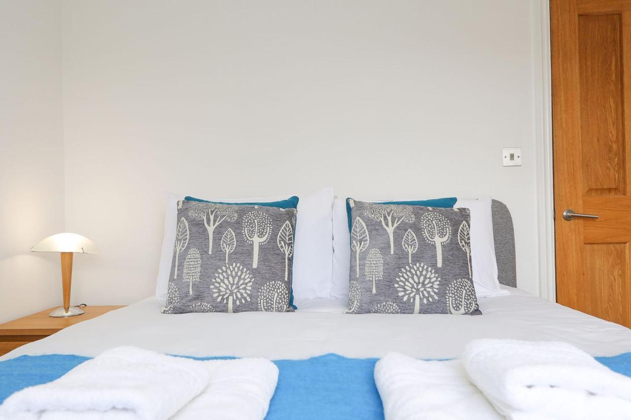 Bright And Modern 2 Bed Flat Apartment London